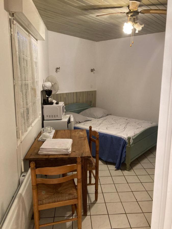 Le Robinson Bed and Breakfast Marseillan  Exteriör bild