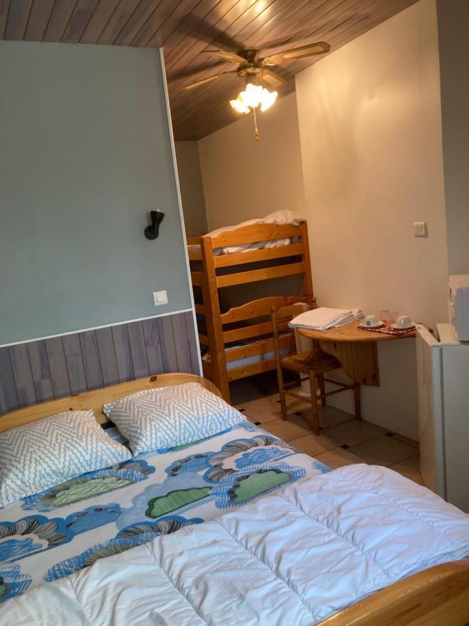 Le Robinson Bed and Breakfast Marseillan  Exteriör bild